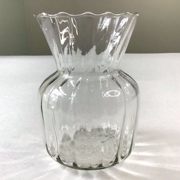 Vintage Clear Glass Vase Rippled Scalloped Ruffle Top Ribbed Inside 5.75” High - Picture 2 of 4